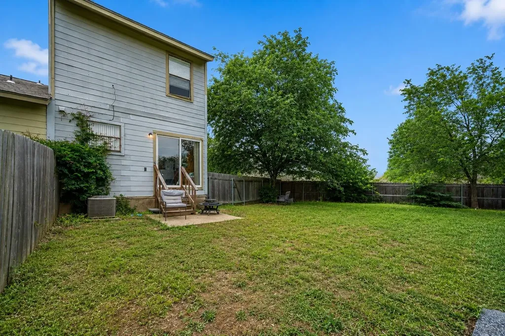 128 Hillside Drive Elgin TX 78621
