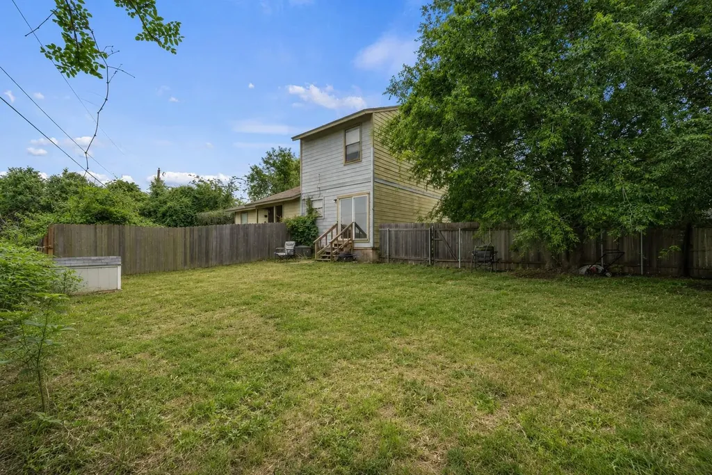 128 Hillside Drive Elgin TX 78621