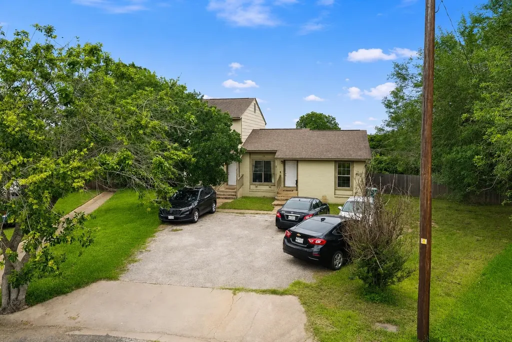 128 Hillside Drive Elgin TX 78621