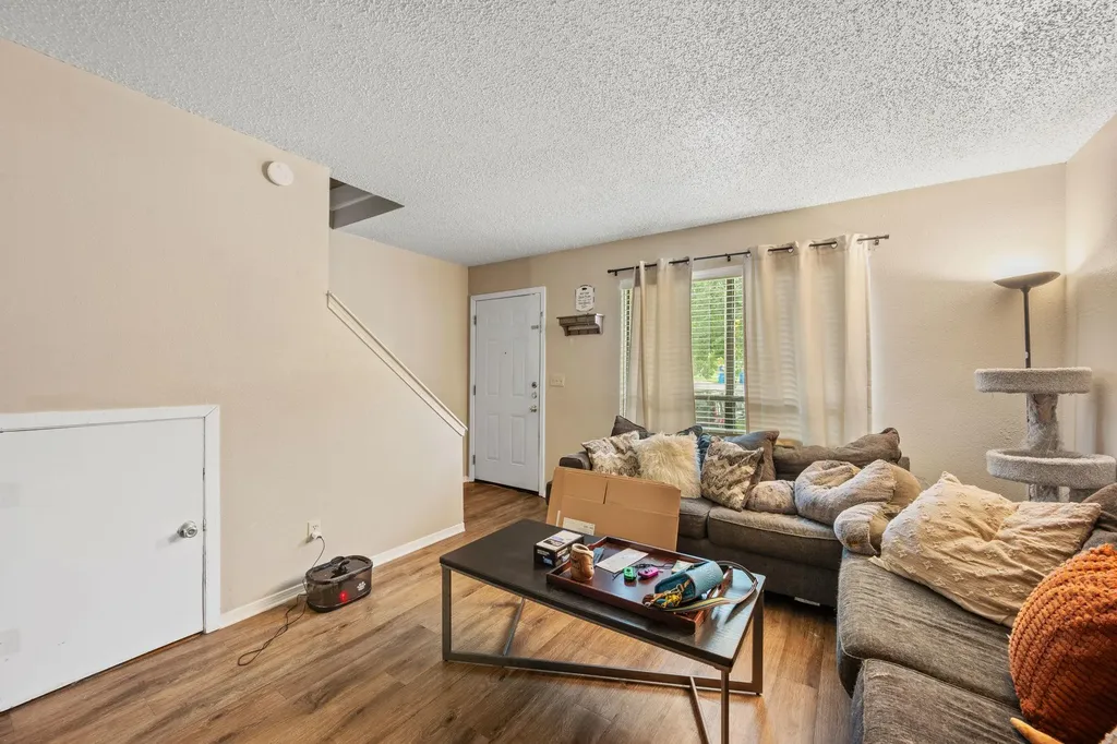 128 Hillside Drive Elgin TX 78621
