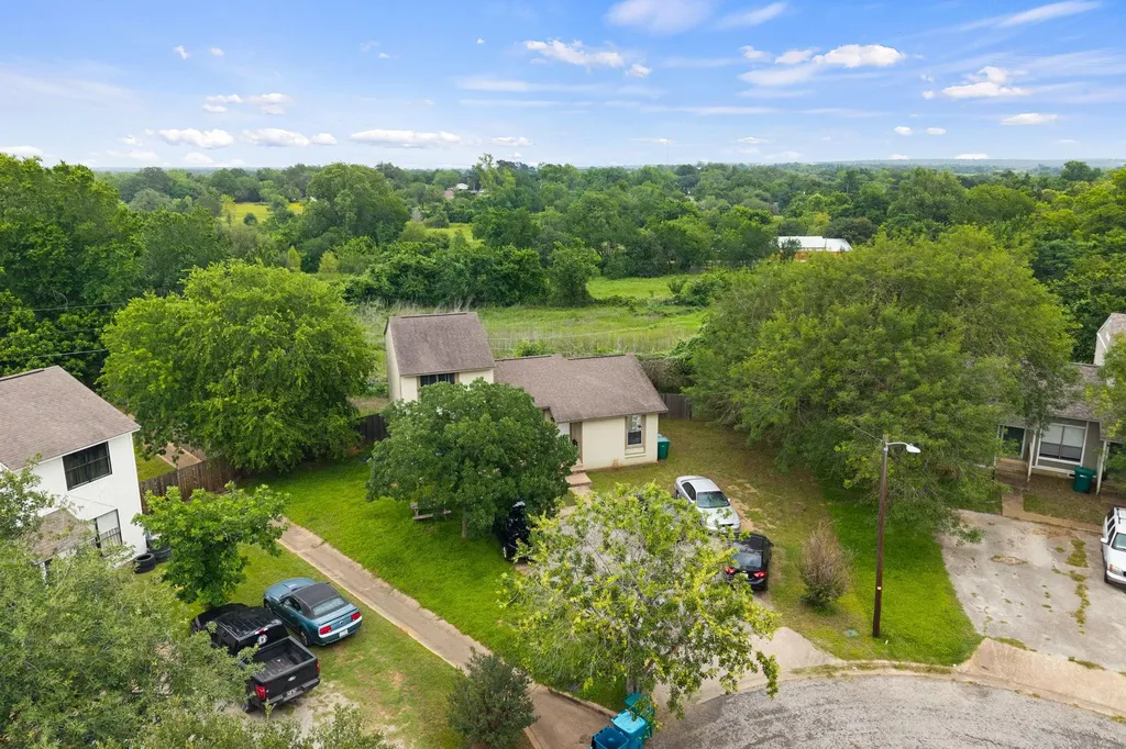 128 Hillside Drive Elgin TX 78621