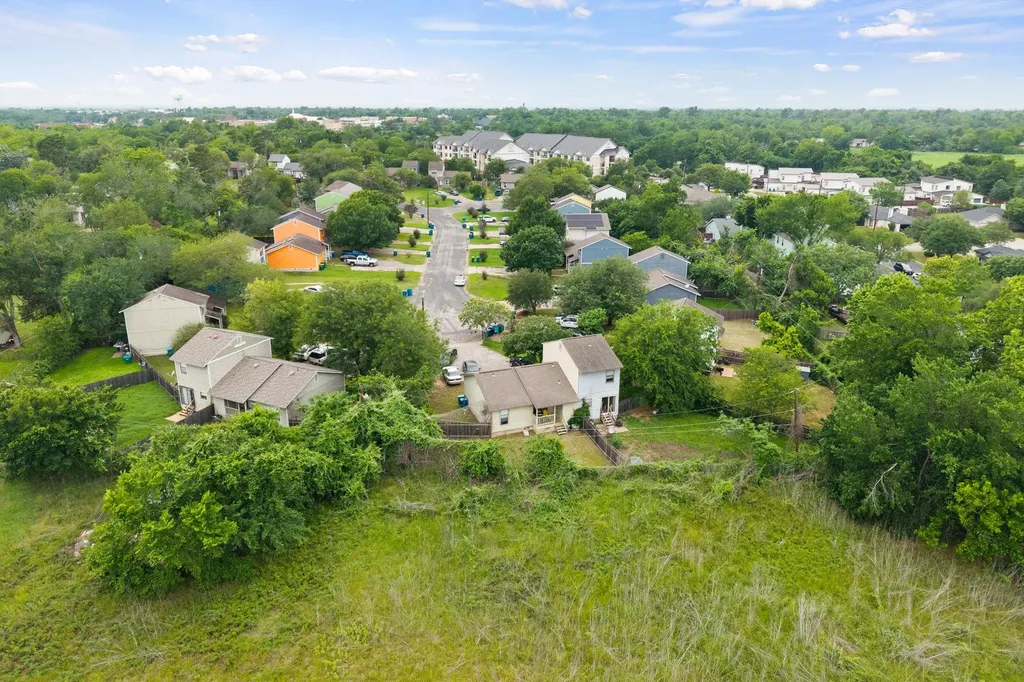 128 Hillside Drive Elgin TX 78621