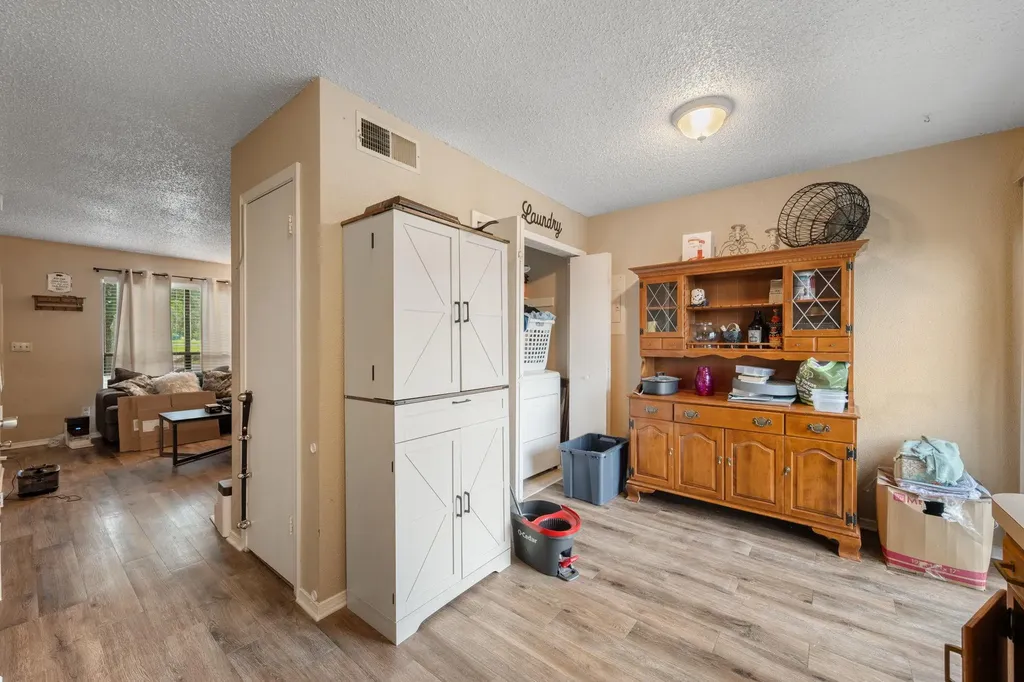 128 Hillside Drive Elgin TX 78621