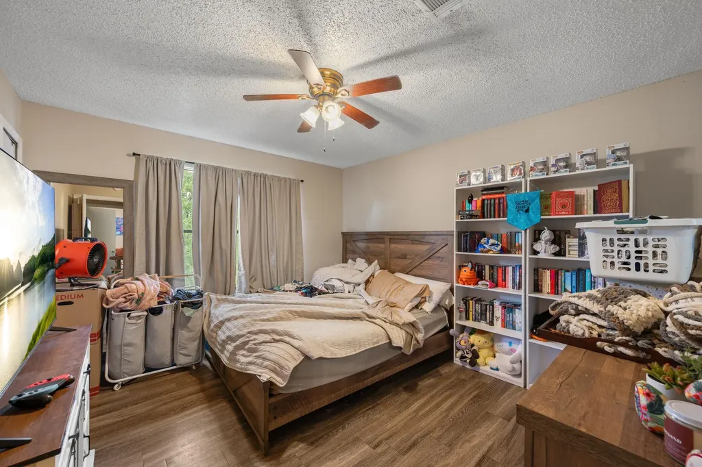 128 Hillside Drive Elgin TX 78621
