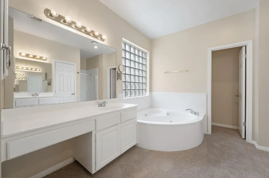 10004 Scull Creek Drive Austin TX 78730
