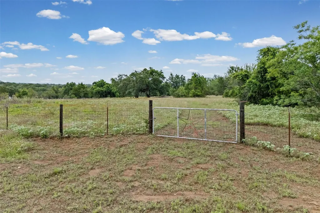 000 Oil Field Road Lockhart TX 78644