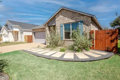 303 W Browning Street Manor TX 78653