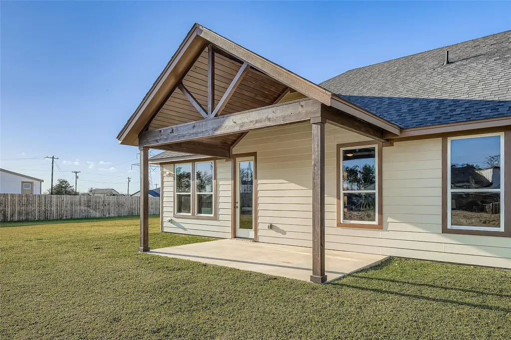 222 Arosa Drive Elgin TX 78621
