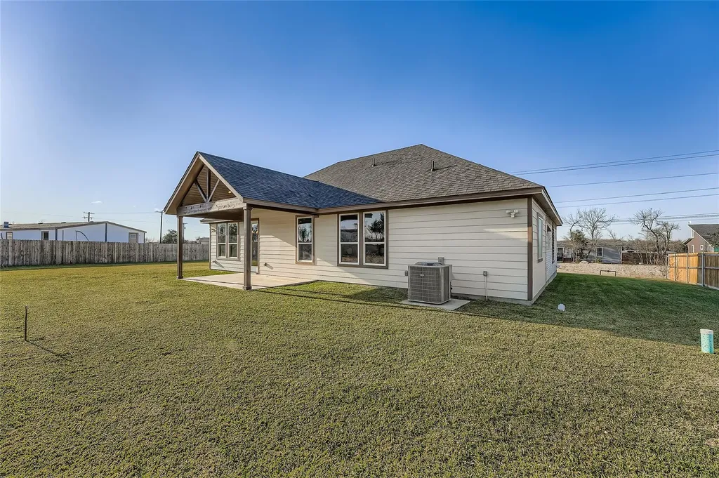 222 Arosa Drive Elgin TX 78621