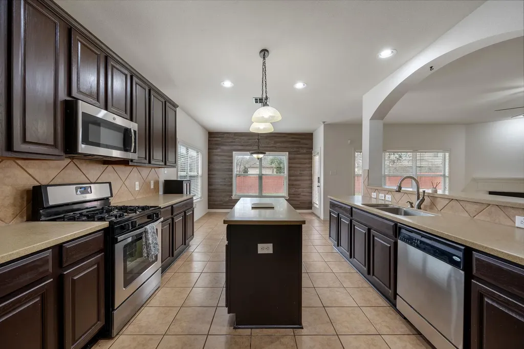 2415 Elkhorn Ranch Road Leander TX 78641