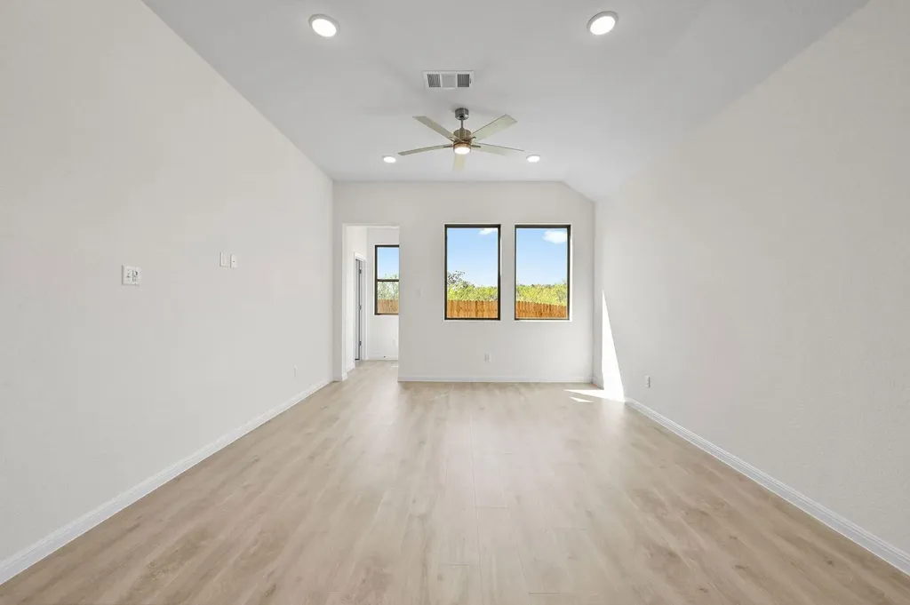 270 Bendecido Loop Elgin TX 78621