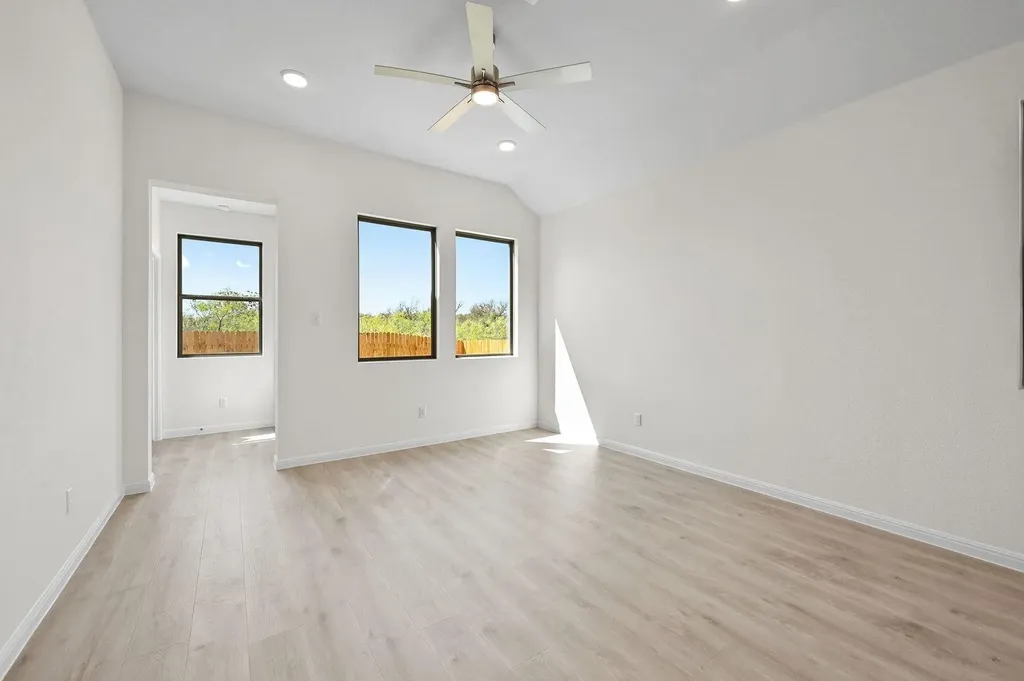 270 Bendecido Loop Elgin TX 78621