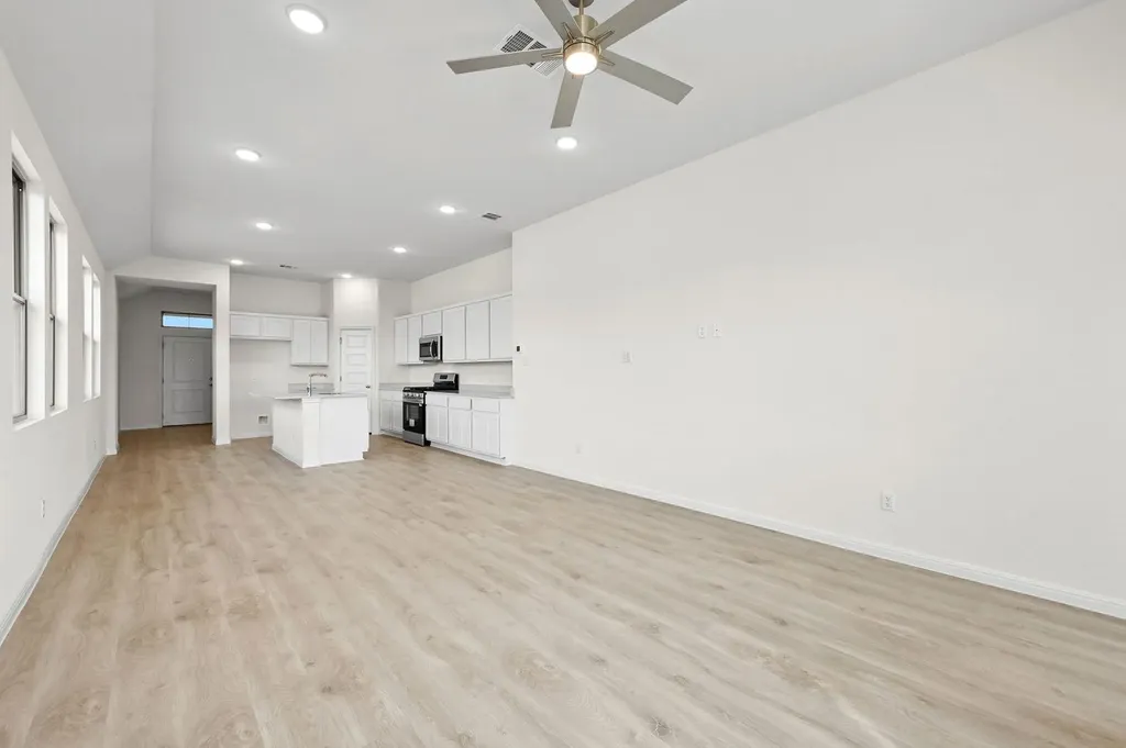 270 Bendecido Loop Elgin TX 78621