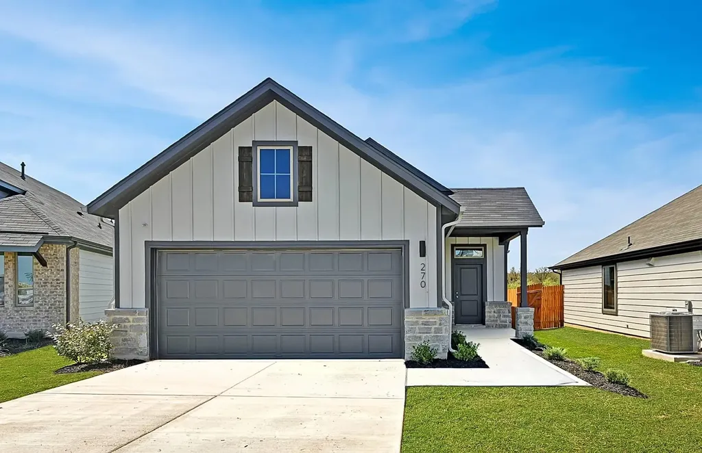 270 Bendecido Loop Elgin TX 78621