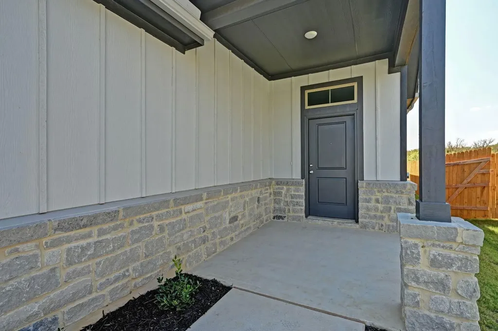 270 Bendecido Loop Elgin TX 78621