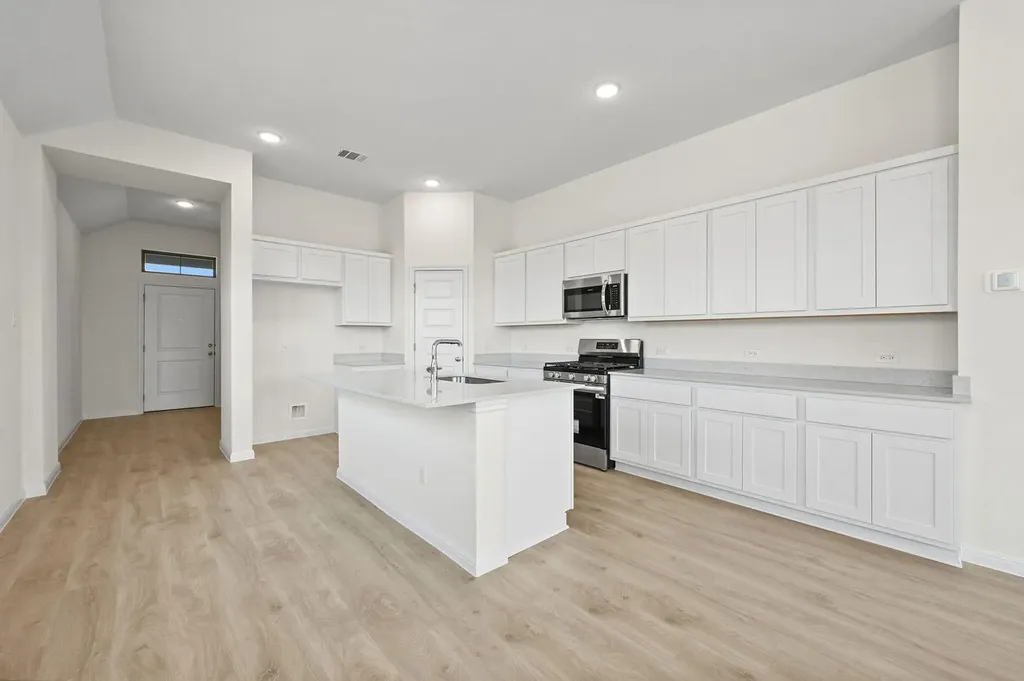 270 Bendecido Loop Elgin TX 78621