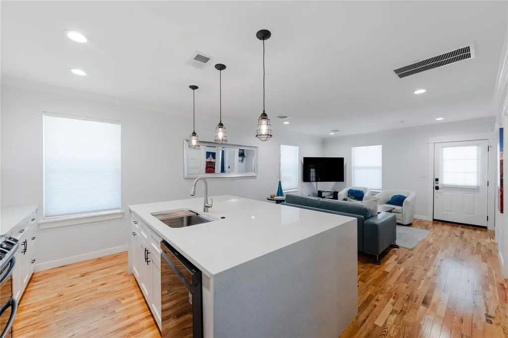 2214 Garden Street Austin TX 78702