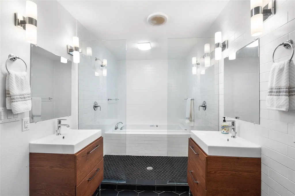 2214 Garden Street Austin TX 78702