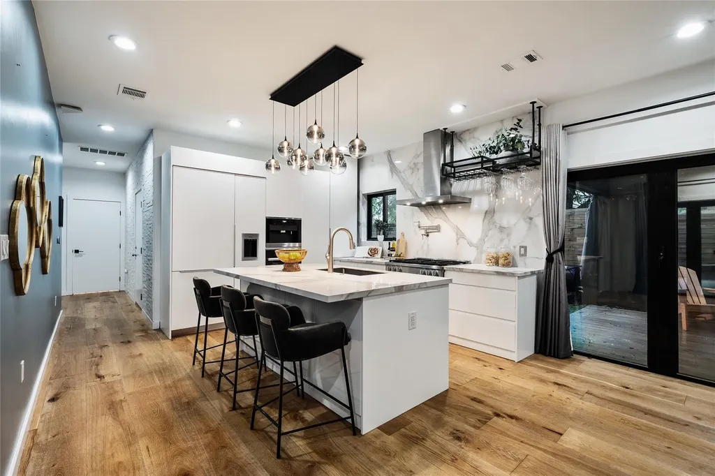 2214 Garden Street Austin TX 78702