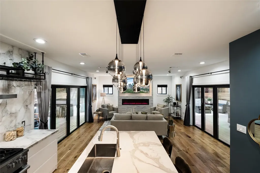 2214 Garden Street Austin TX 78702