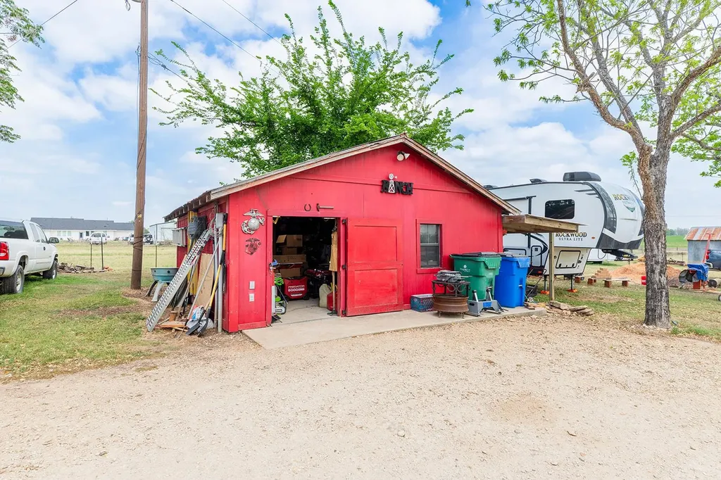 1001 Gravel Pit Road Taylor TX 76574