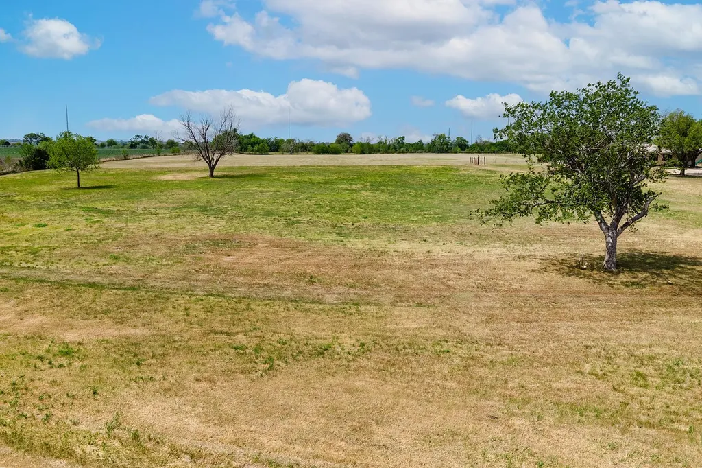 1001 Gravel Pit Road Taylor TX 76574