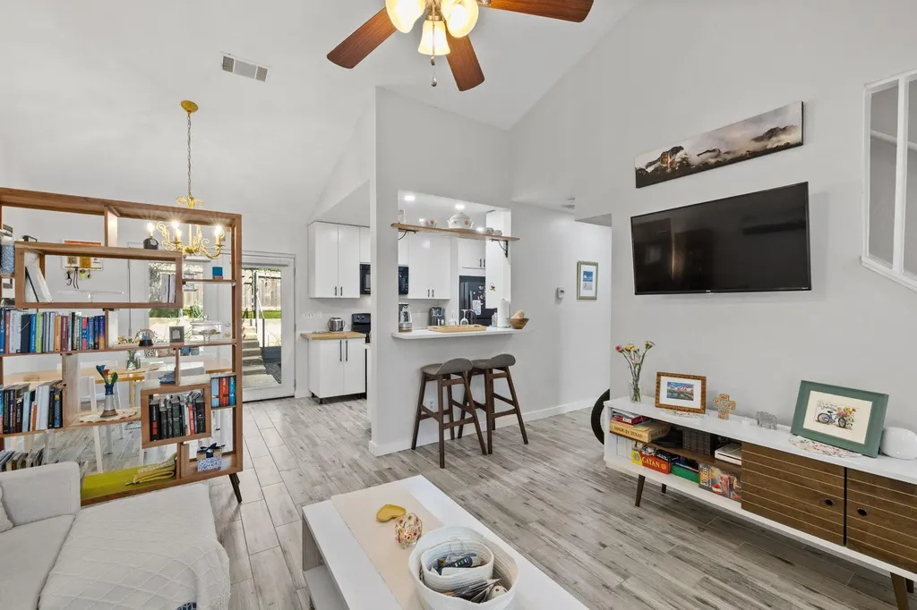 1015 E Yager Lane Austin TX 78753