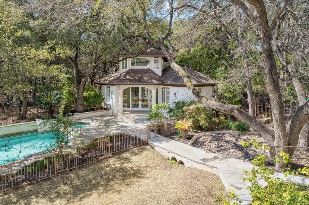 2900 Meandering River Court Austin TX 78746