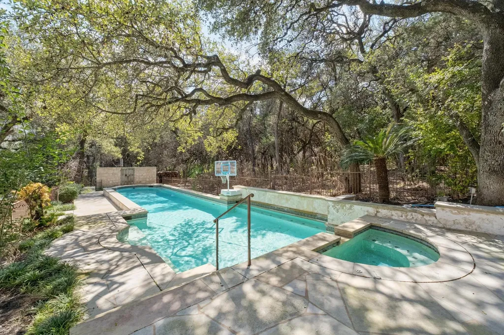 2900 Meandering River Court Austin TX 78746