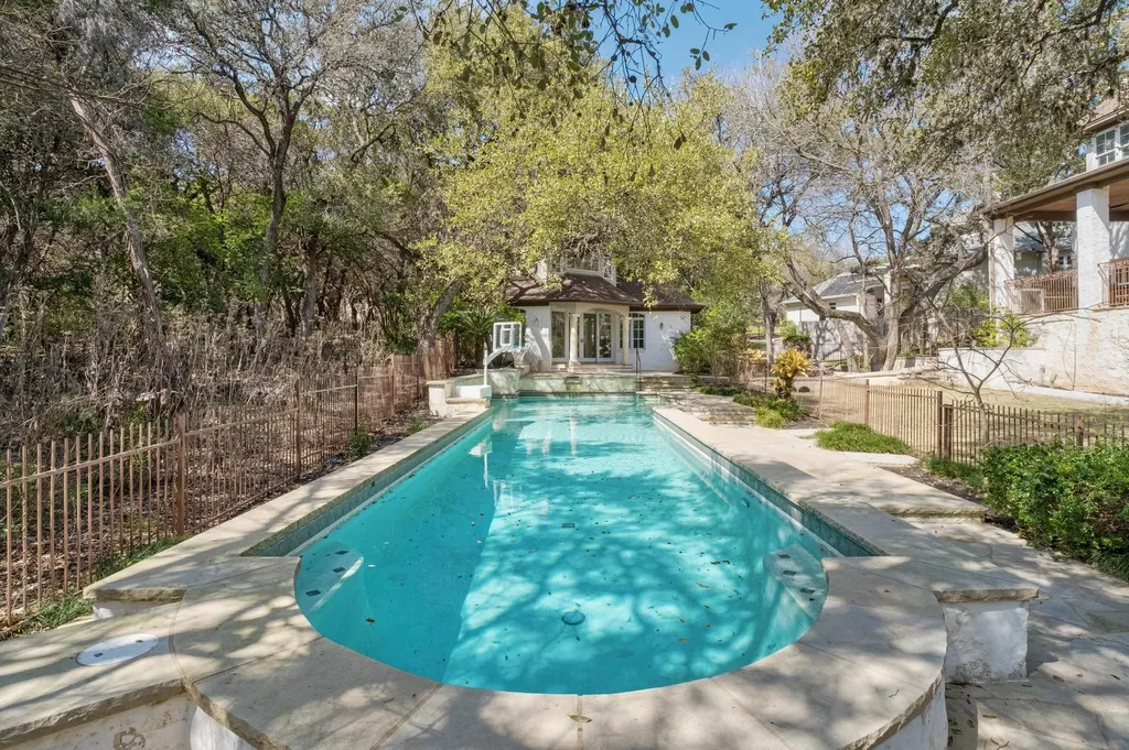2900 Meandering River Court Austin TX 78746