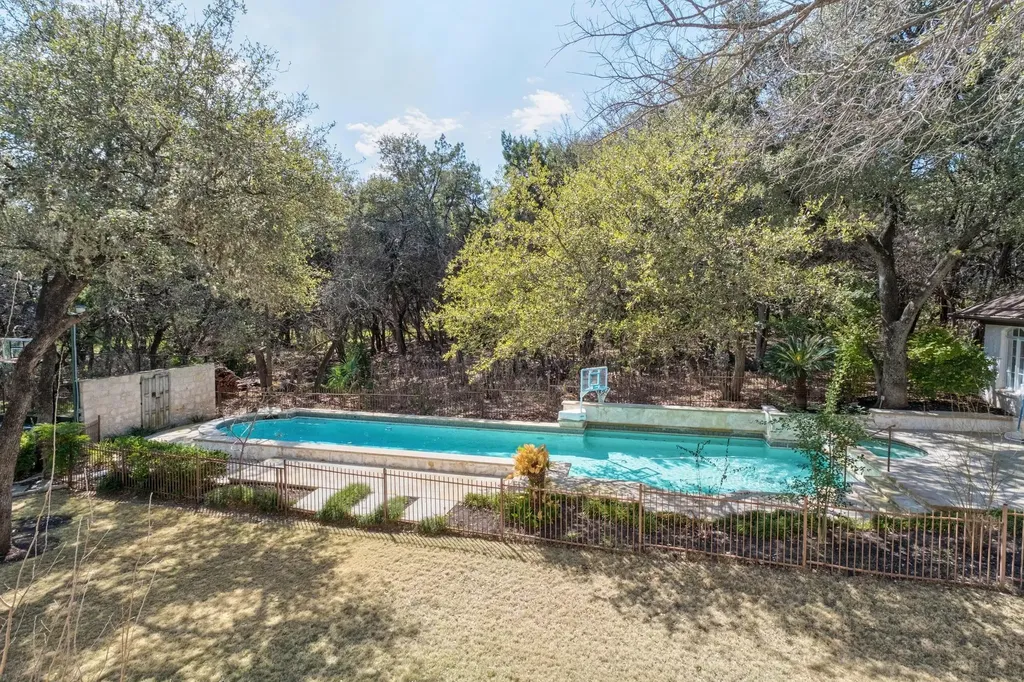 2900 Meandering River Court Austin TX 78746