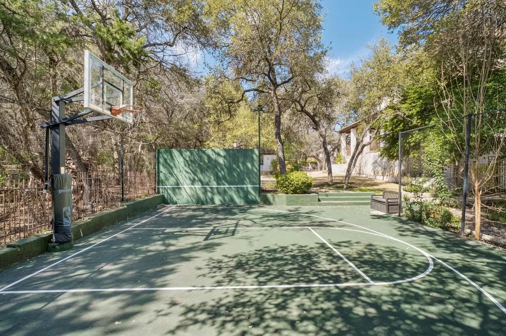 2900 Meandering River Court Austin TX 78746