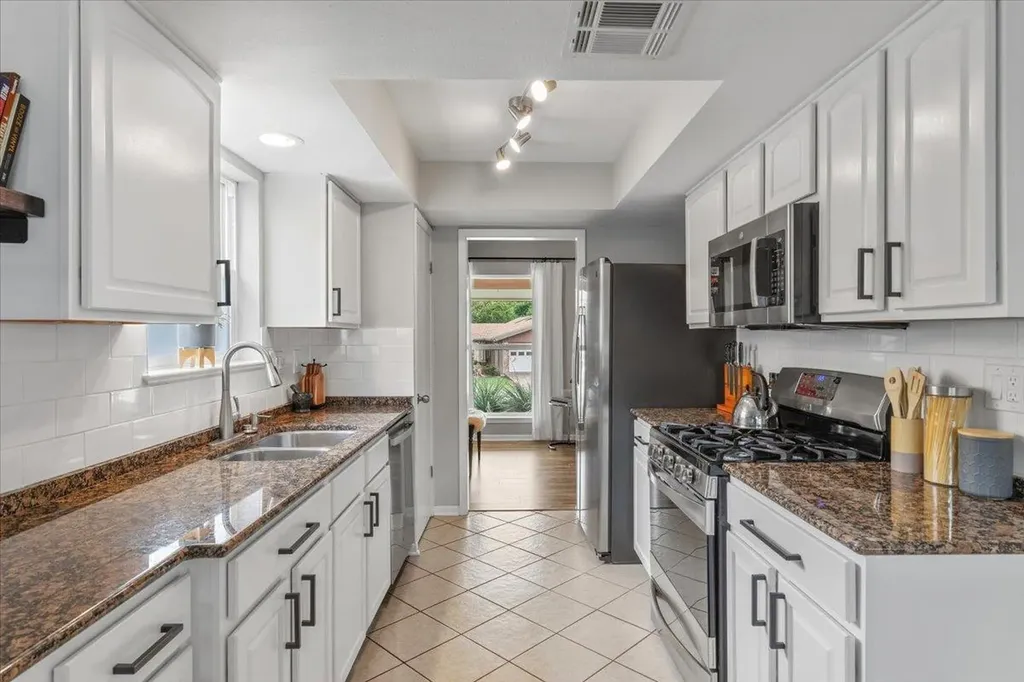 208 Skyloop Drive Austin TX 78745