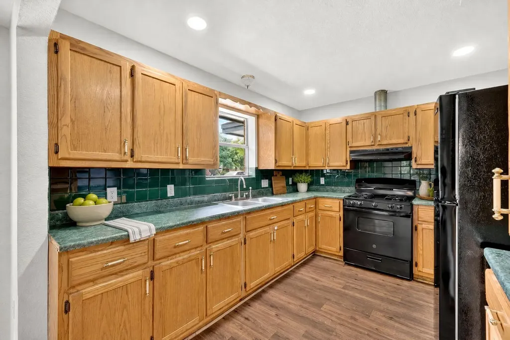 903 Travis Street Lockhart TX 78644