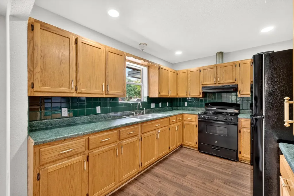 903 Travis Street Lockhart TX 78644
