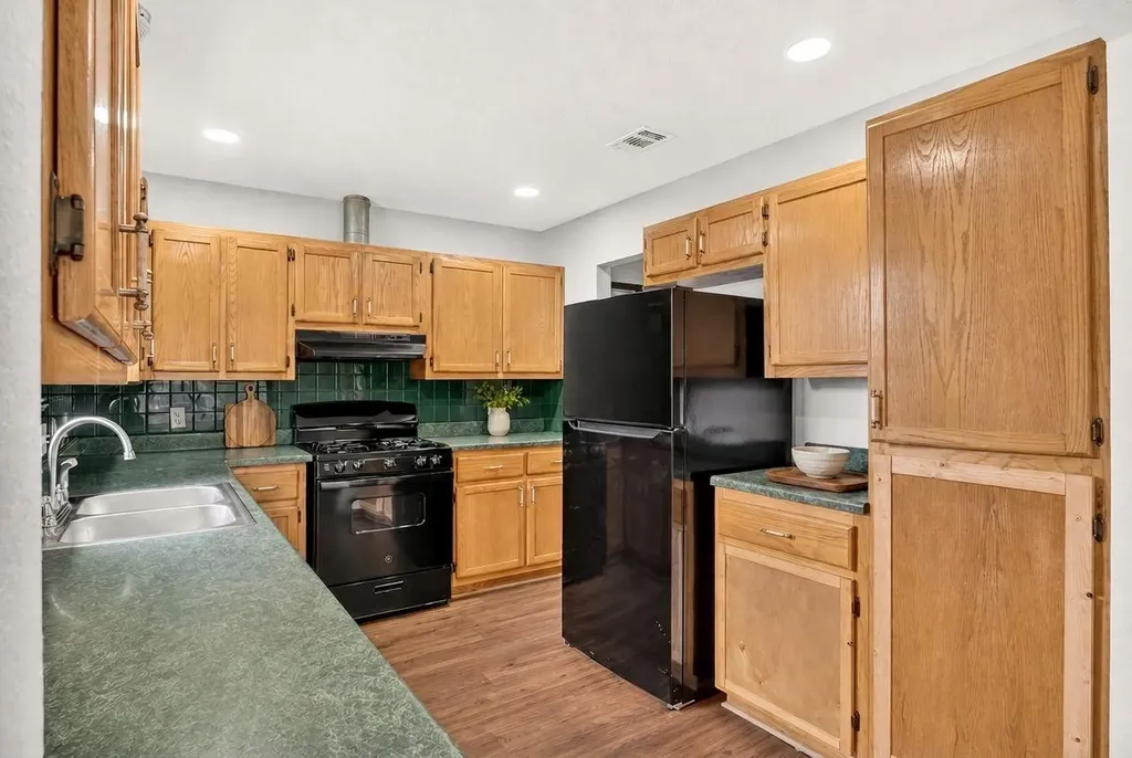 903 Travis Street Lockhart TX 78644