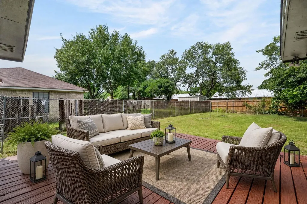 903 Travis Street Lockhart TX 78644
