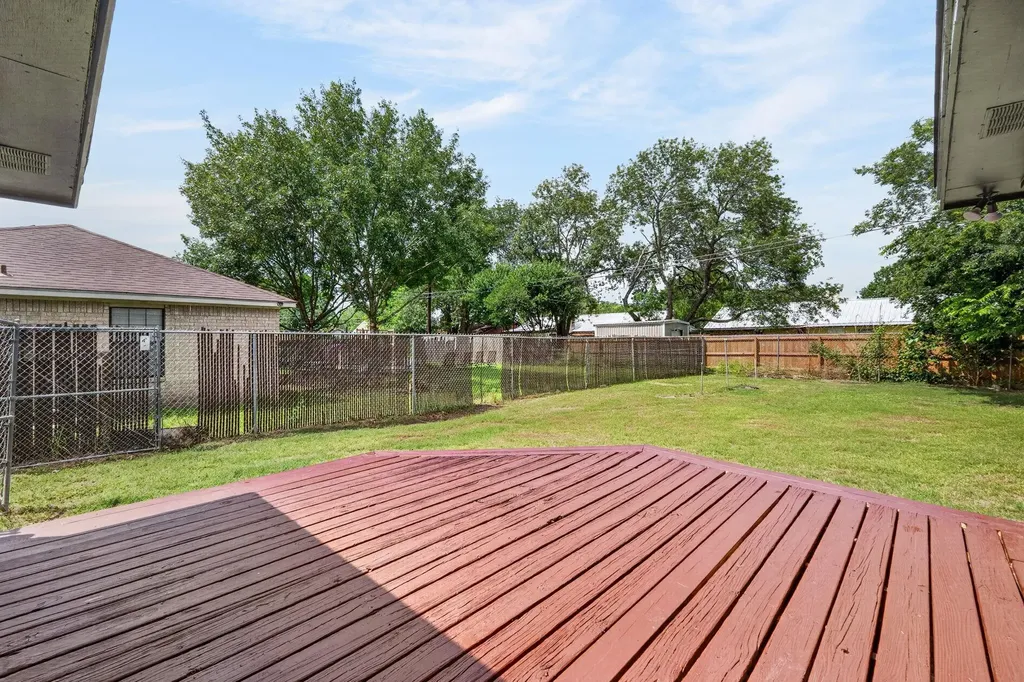 903 Travis Street Lockhart TX 78644