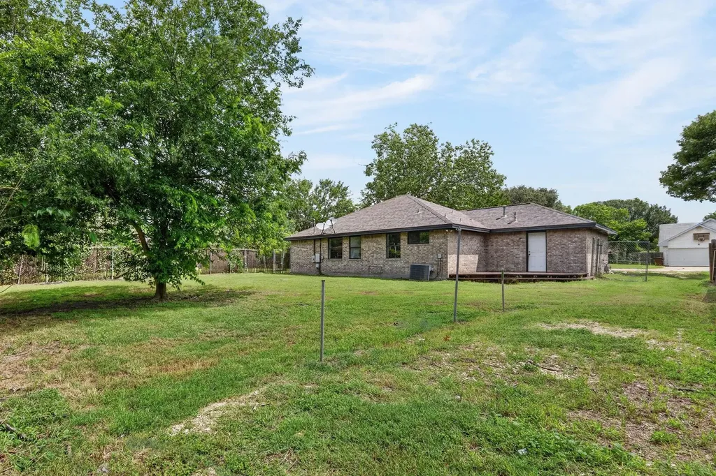903 Travis Street Lockhart TX 78644
