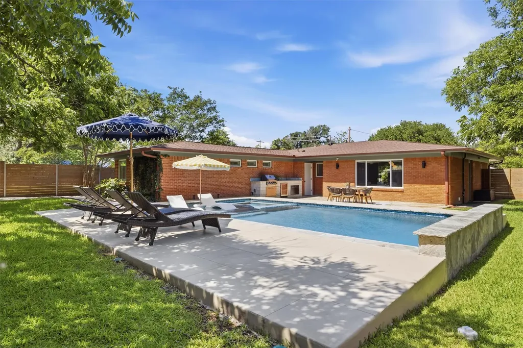 4801 Roundup Trail Austin TX 78745