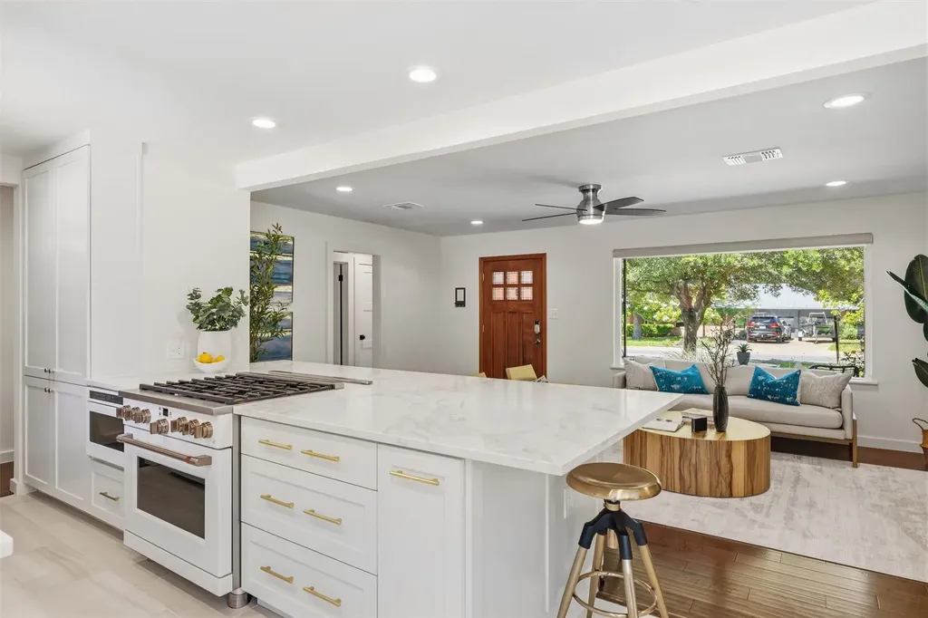 4801 Roundup Trail Austin TX 78745