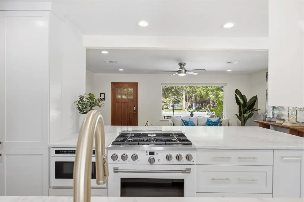 4801 Roundup Trail Austin TX 78745