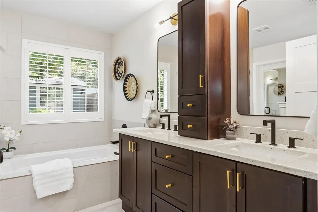 4801 Roundup Trail Austin TX 78745