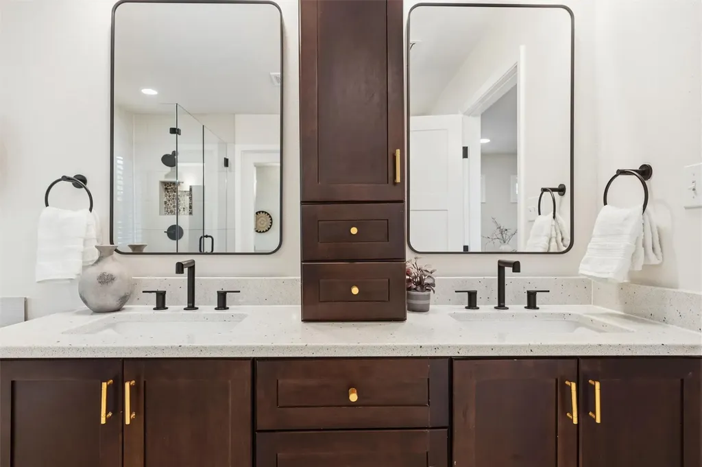 4801 Roundup Trail Austin TX 78745
