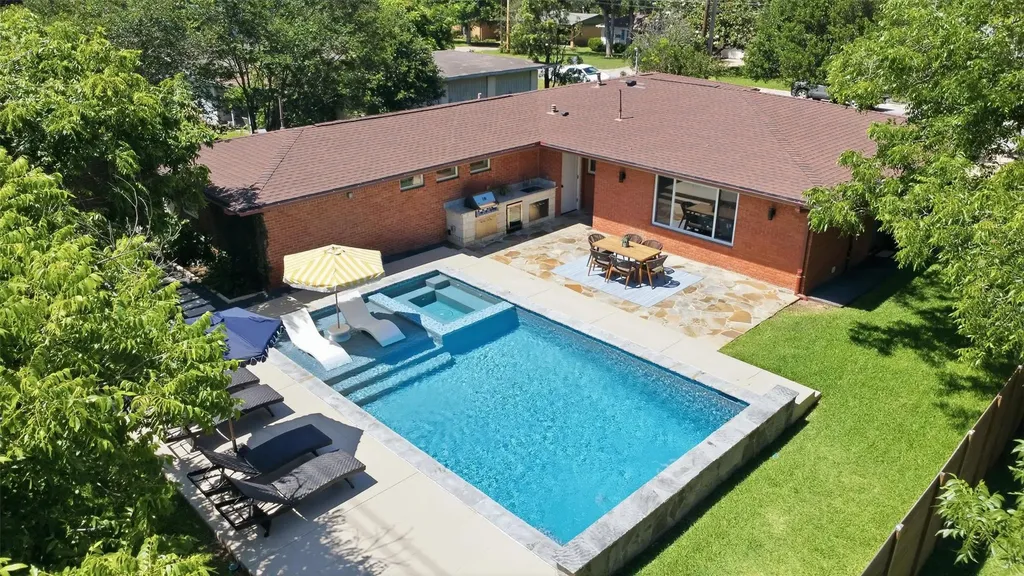 4801 Roundup Trail Austin TX 78745
