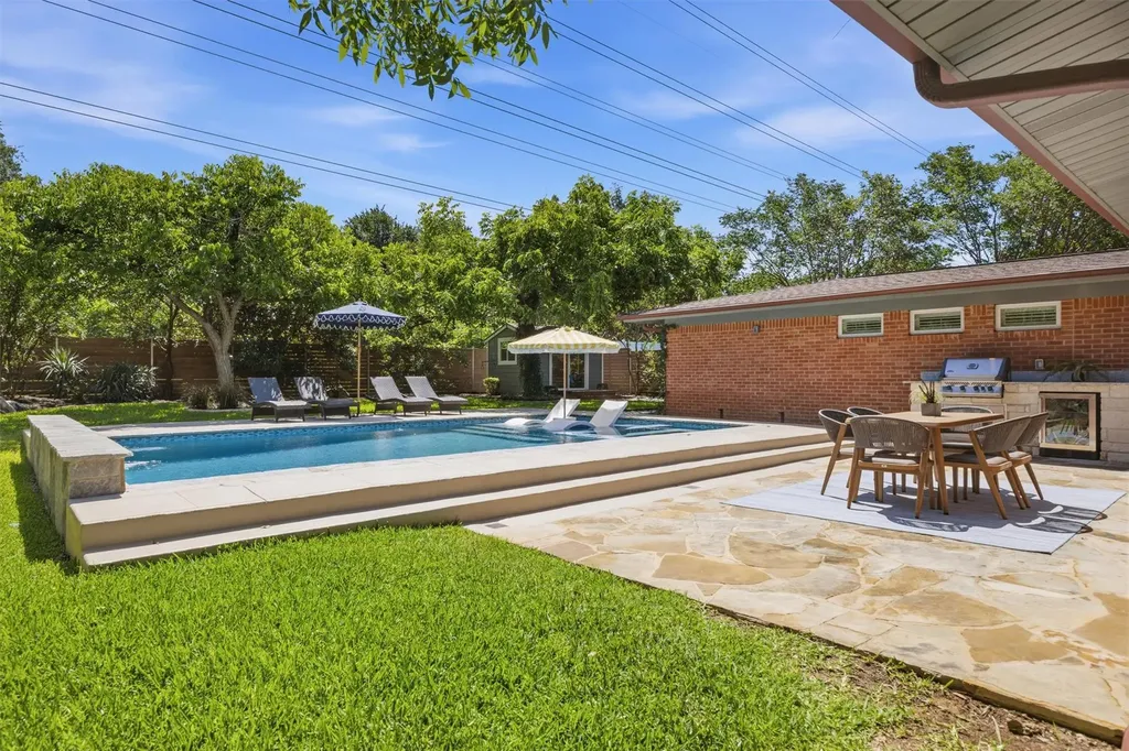 4801 Roundup Trail Austin TX 78745