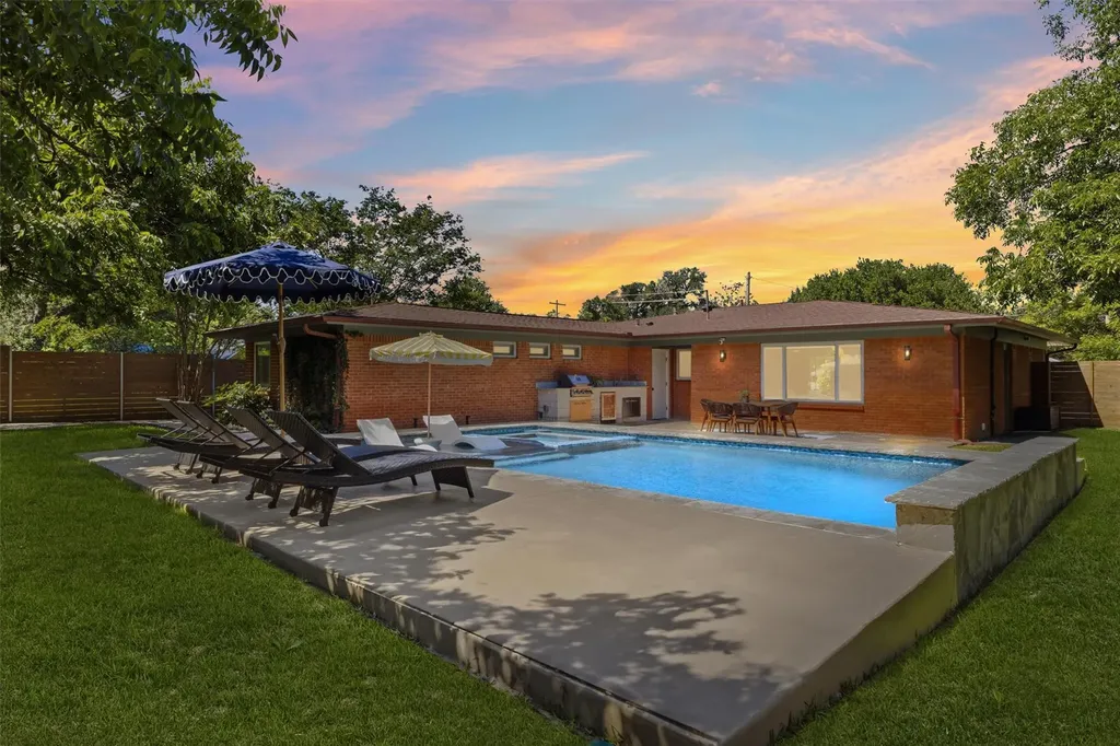 4801 Roundup Trail Austin TX 78745