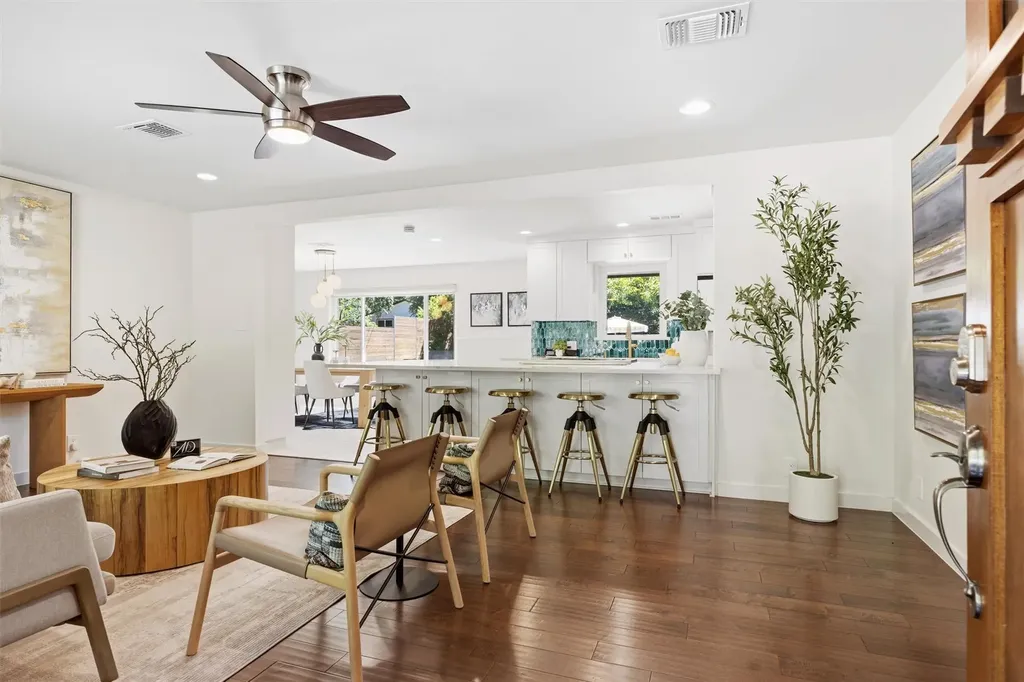 4801 Roundup Trail Austin TX 78745