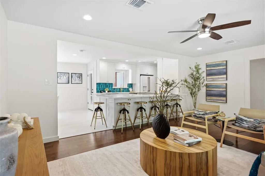 4801 Roundup Trail Austin TX 78745