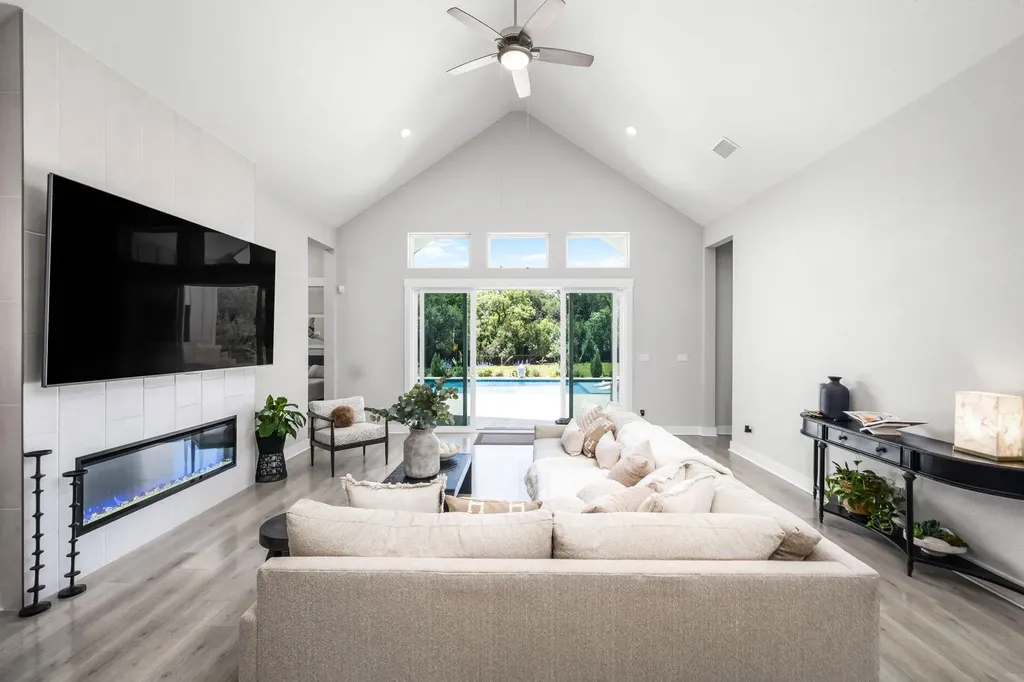 132 Mcnaughton Drive Liberty Hill TX 78642